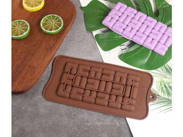 Forma din silicon pentru ciocolata de casa, Zola, din silicon, model 3D rezistenta la temperatura -40 pana la +230 grade, flexibila, 21x10.5 cm, maro Forma din silicon pentru ciocolata de casa, Zola, din silicon, model 3D rezistenta la temperatura -40 pana la +230 grade, flexibila, 21x10.5 cm, maro